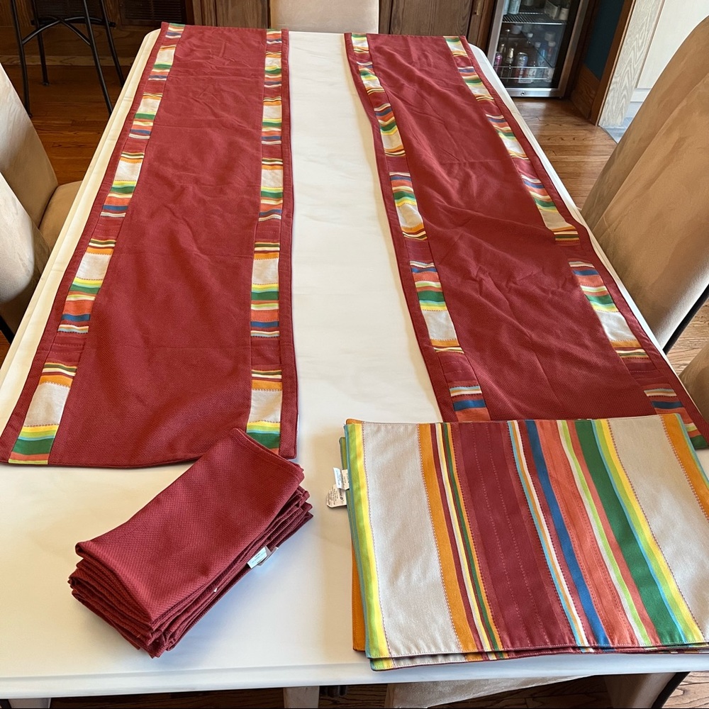 GUC table runner, placemat and napkin set